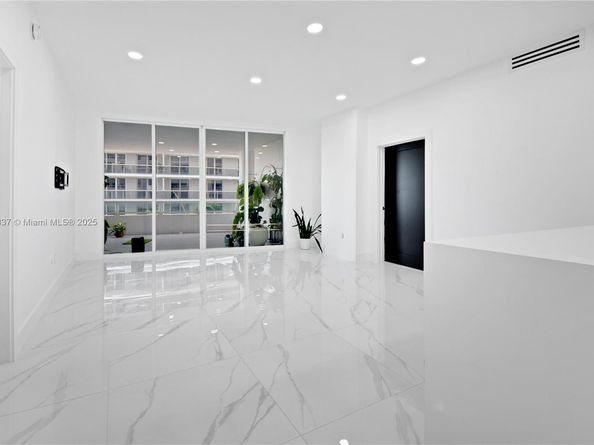 1800 N Bayshore Dr 512, Miami FL 33132