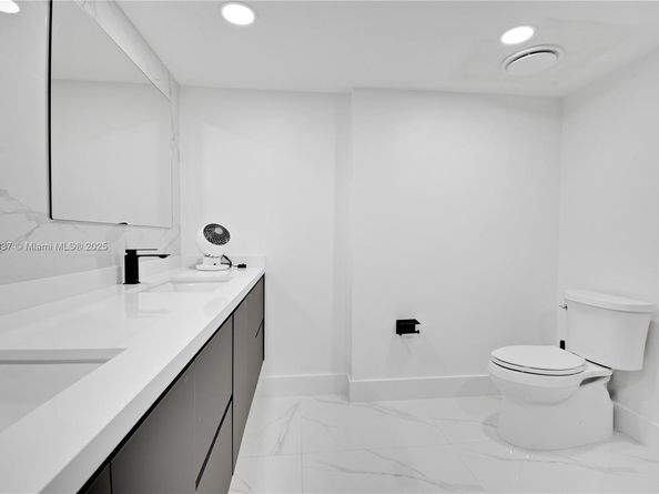 1800 N Bayshore Dr 512, Miami FL 33132