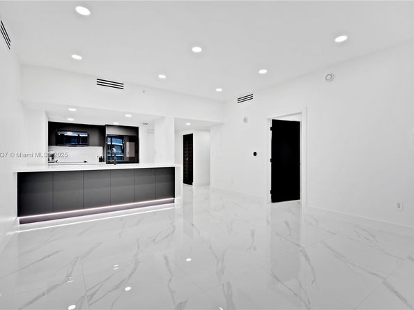 1800 N Bayshore Dr 512, Miami FL 33132