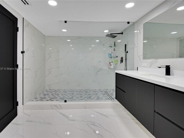 1800 N Bayshore Dr 512, Miami FL 33132