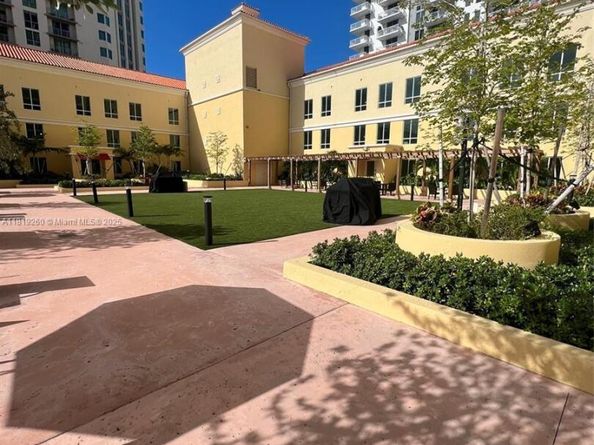 7350 SW 89th St 2011S, Miami FL 33156