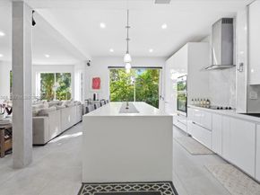 11372 NW 72nd Ter, Doral FL 33178