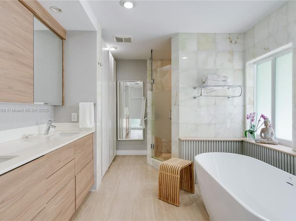 1616 S Bayshore Dr, Miami FL 33133