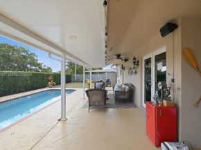 6520 Olde Moat Way, Davie FL 33331