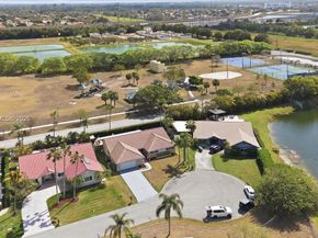 6520 Olde Moat Way, Davie FL 33331