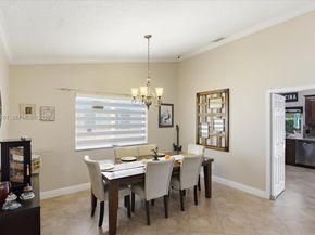 6520 Olde Moat Way, Davie FL 33331