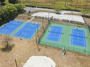 6520 Olde Moat Way, Davie FL 33331