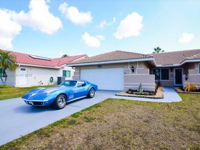 6520 Olde Moat Way, Davie FL 33331