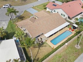 6520 Olde Moat Way, Davie FL 33331