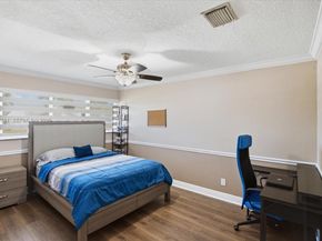 6520 Olde Moat Way, Davie FL 33331