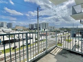 140 S Dixie Hwy 513, Hollywood FL 33020
