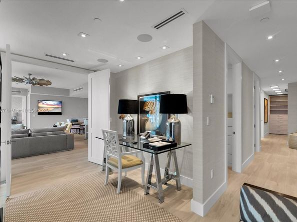 100 S Pointe Dr 1502, Miami Beach FL 33139