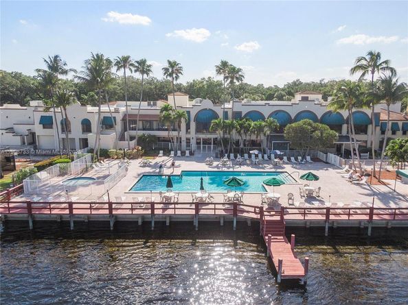 1532 Whitehall Dr 304, Davie FL 33324