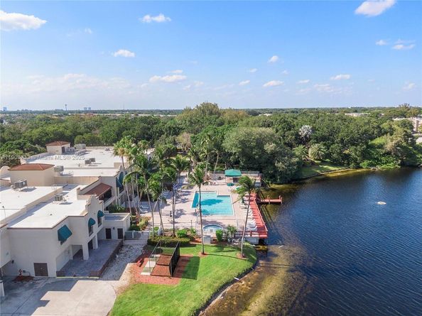 1532 Whitehall Dr 304, Davie FL 33324