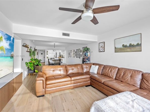 1532 Whitehall Dr 304, Davie FL 33324