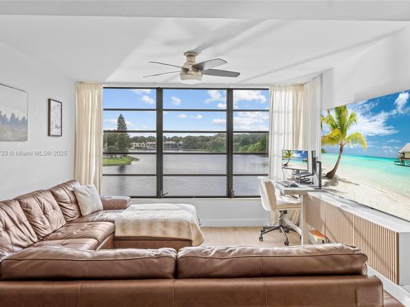 1532 Whitehall Dr 304, Davie FL 33324