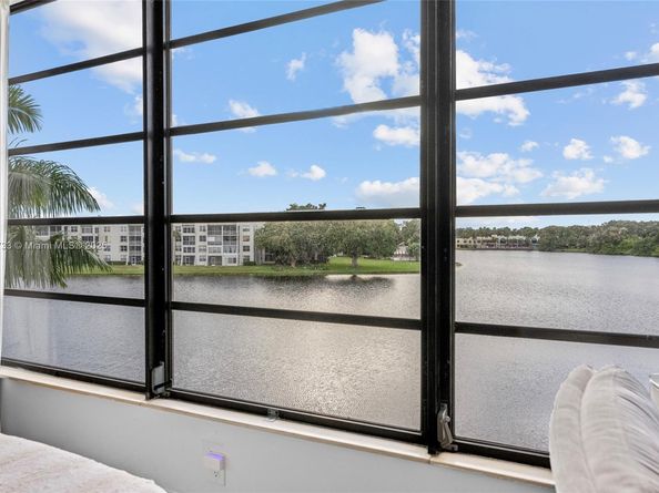 1532 Whitehall Dr 304, Davie FL 33324