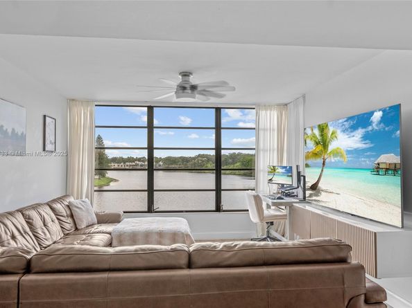 1532 Whitehall Dr 304, Davie FL 33324