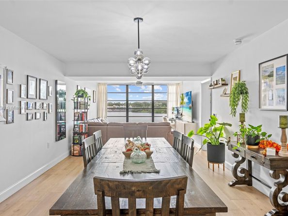 1532 Whitehall Dr 304, Davie FL 33324