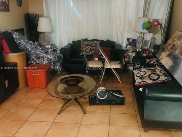 2417 NW 39th Ter 204, Lauderdale Lakes FL 33311