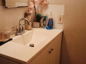 2417 NW 39th Ter 204, Lauderdale Lakes FL 33311