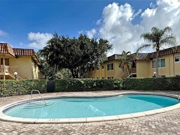 2417 NW 39th Ter 204, Lauderdale Lakes FL 33311