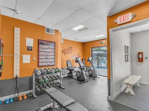 4900 Washington St 202, Hollywood FL 33021