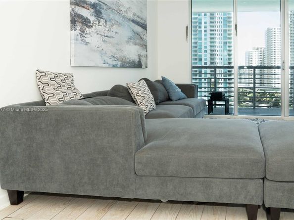 325 S Biscayne Blvd 1521, Miami FL 33131
