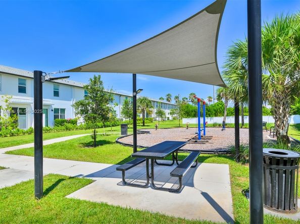 3506 Joshua Tree St, Palm Springs FL 33461