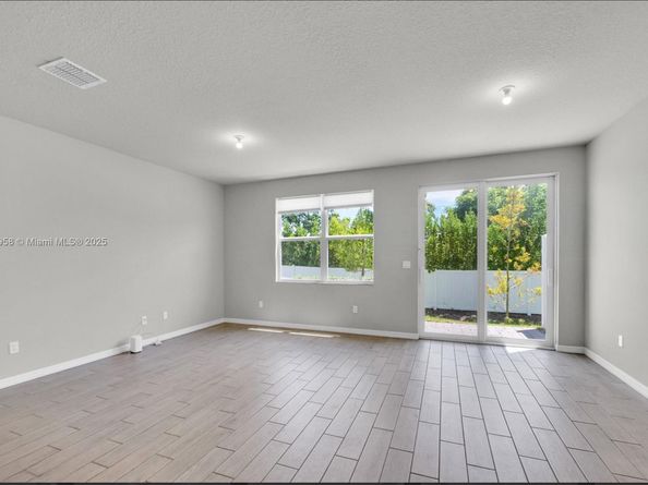 3506 Joshua Tree St, Palm Springs FL 33461