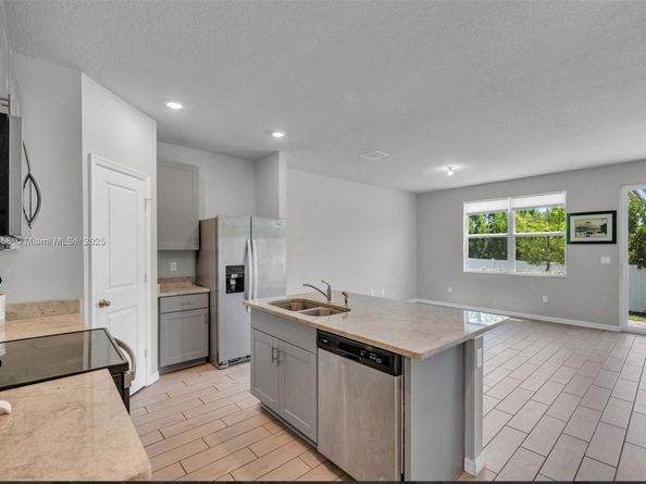 3506 Joshua Tree St, Palm Springs FL 33461
