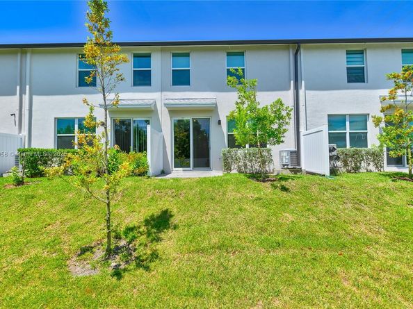 3506 Joshua Tree St, Palm Springs FL 33461