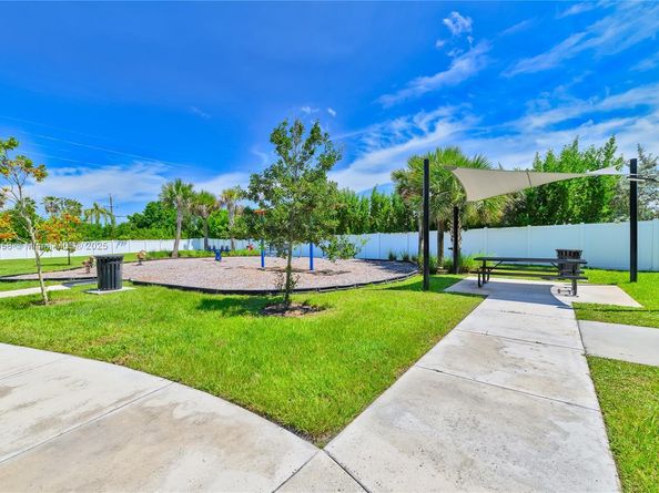 3506 Joshua Tree St, Palm Springs FL 33461