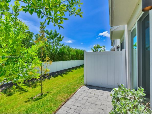 3506 Joshua Tree St, Palm Springs FL 33461