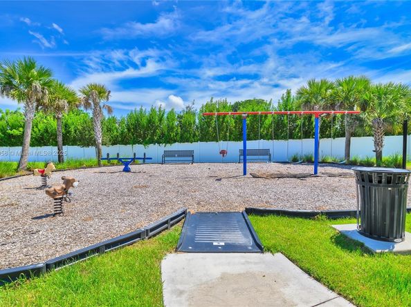 3506 Joshua Tree St, Palm Springs FL 33461