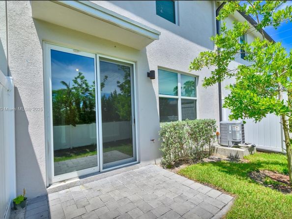 3506 Joshua Tree St, Palm Springs FL 33461