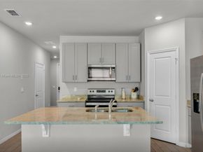 3506 Joshua Tree St, Palm Springs FL 33461