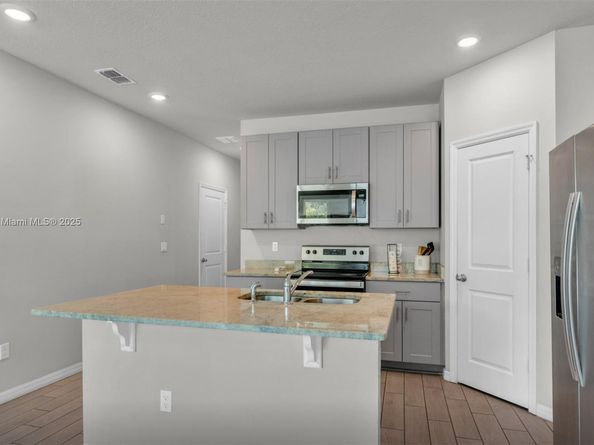 3506 Joshua Tree St, Palm Springs FL 33461