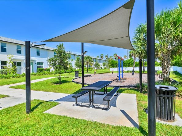 3506 Joshua Tree St, Palm Springs FL 33461