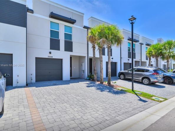 3506 Joshua Tree St, Palm Springs FL 33461