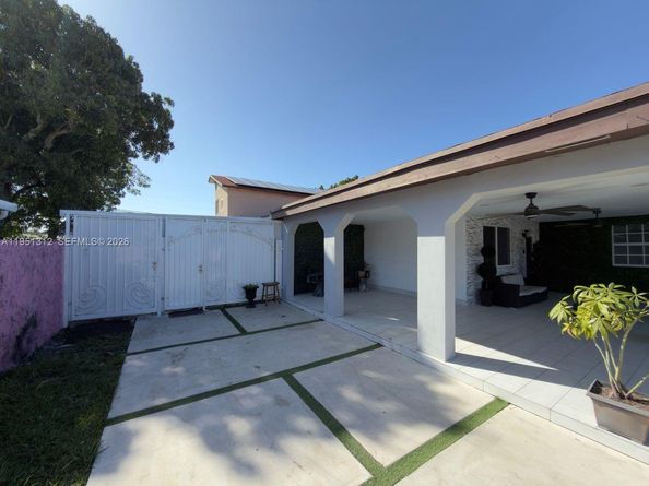 224 E 42nd St, Hialeah FL 33013