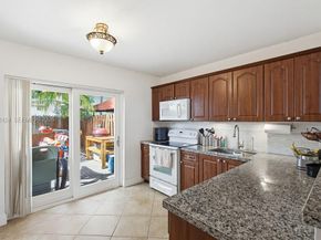 560 NW 82nd Pl 306, Miami FL 33126