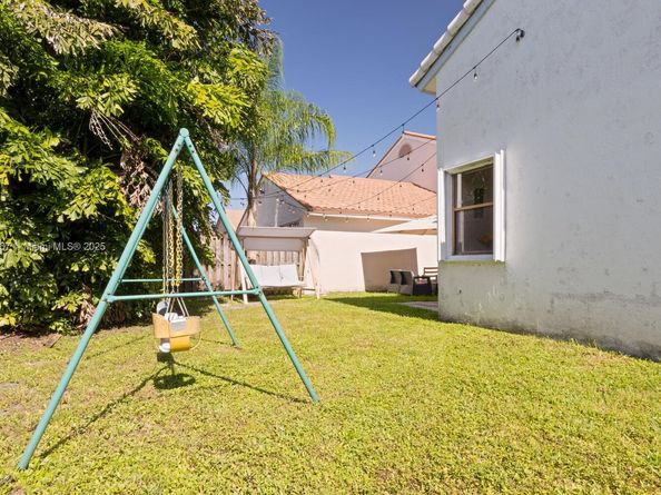 15060 Norfolk Ln, Davie FL 33331