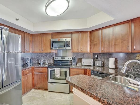 6767 Collins 901, Miami Beach FL 33141