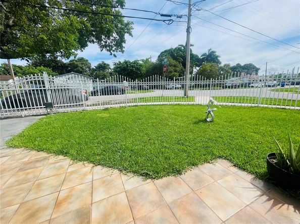 2045 NW 34th St, Miami FL 33142