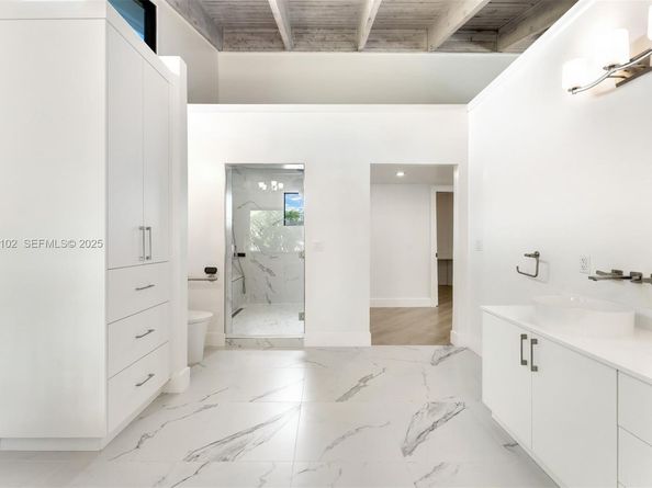 500 Palm Dr, Hallandale Beach FL 33009