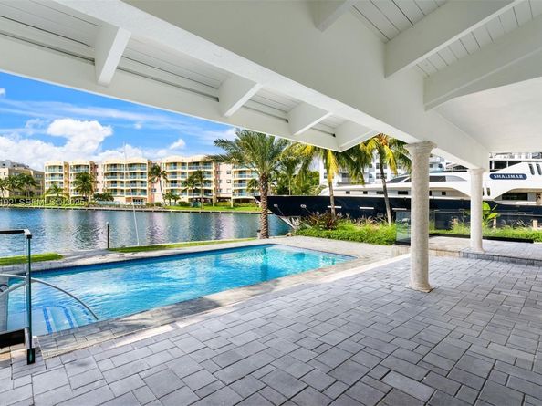 500 Palm Dr, Hallandale Beach FL 33009