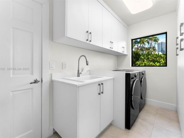 500 Palm Dr, Hallandale Beach FL 33009