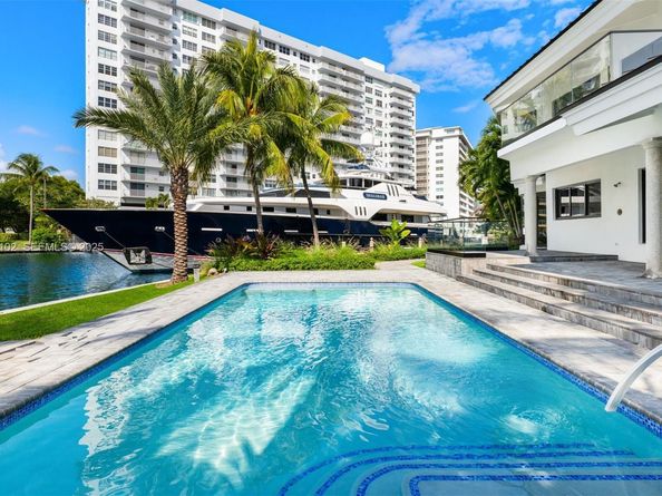 500 Palm Dr, Hallandale Beach FL 33009