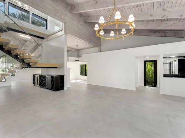 500 Palm Dr, Hallandale Beach FL 33009